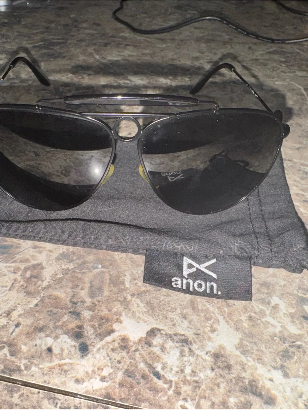 anon. Men's Black Aviator Sunglasses